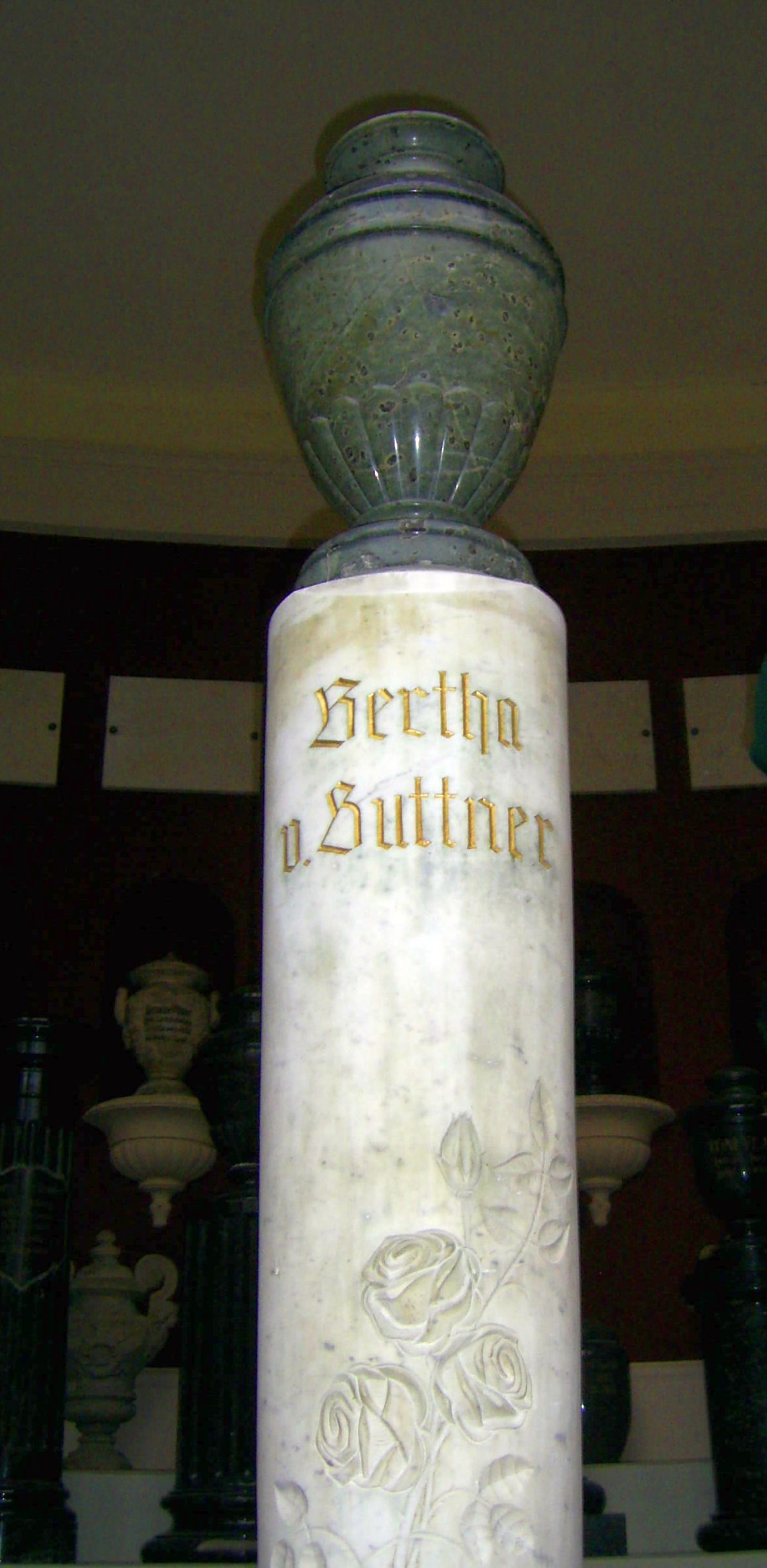 Urne Bertha von Suttner.jpg