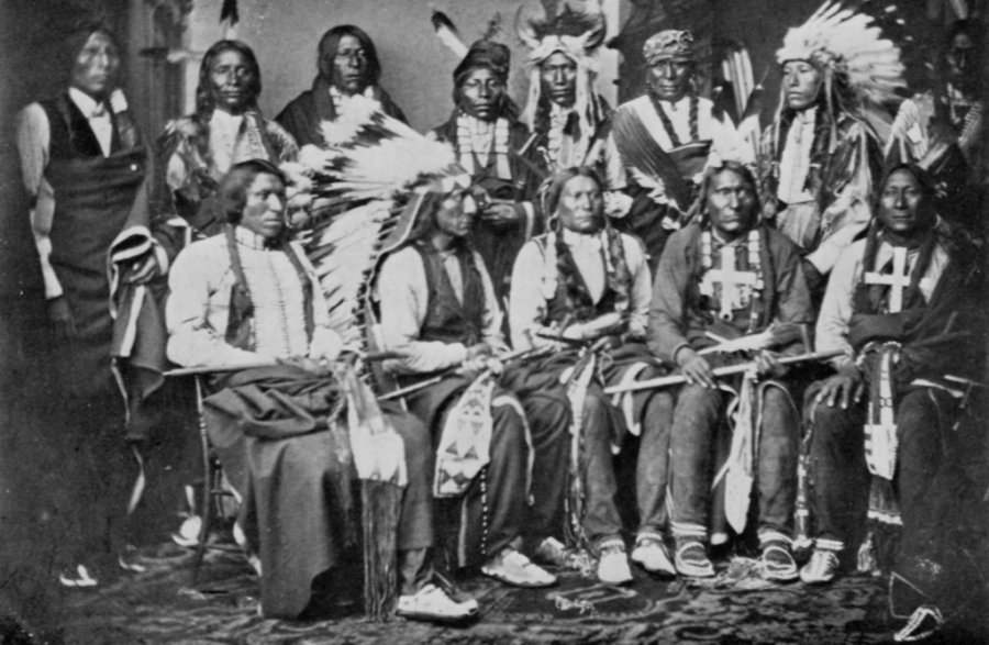 Haeuptlinge Sioux 1877.jpg