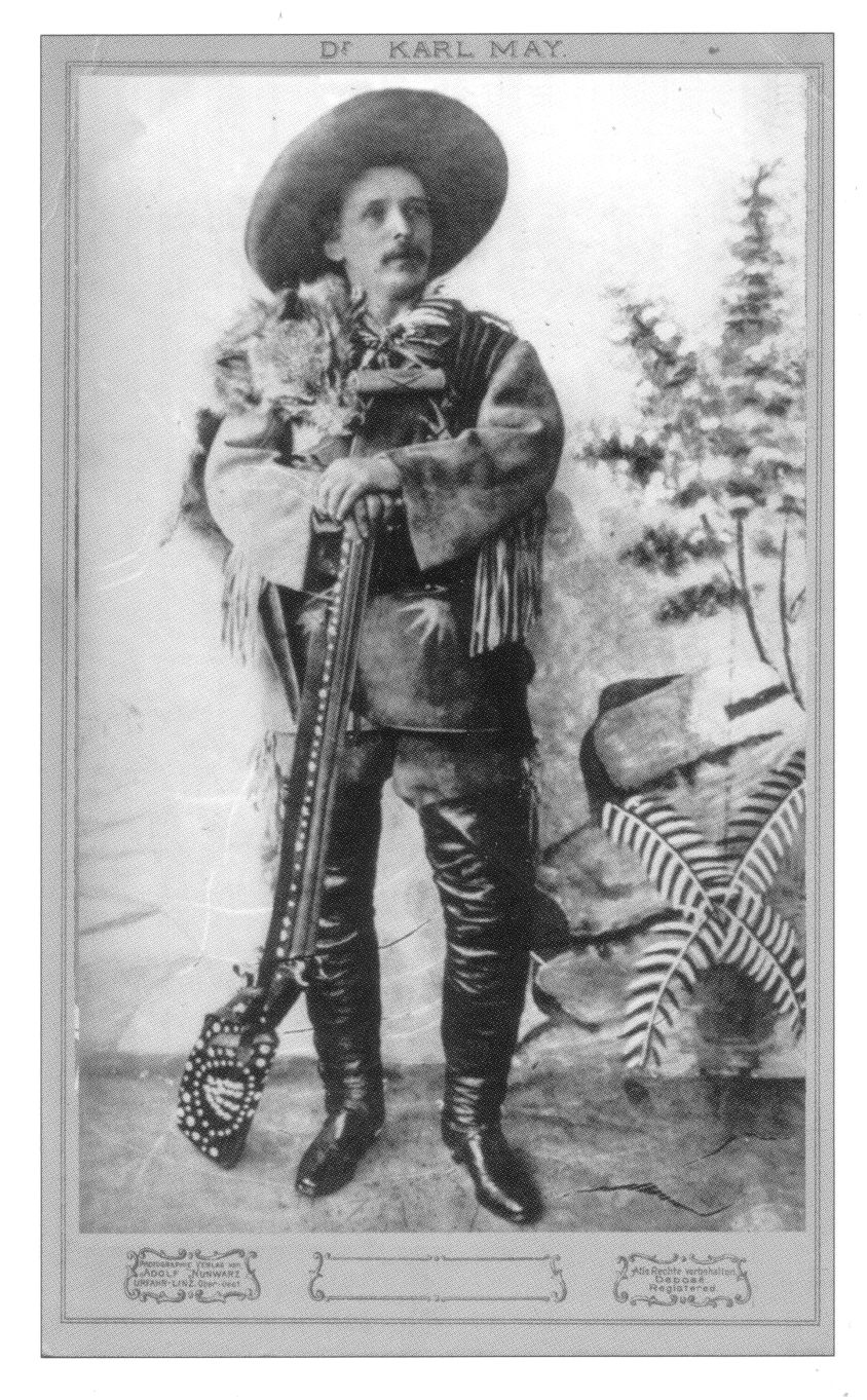 KarlMay mit Silberbuechse 1896 3.jpg