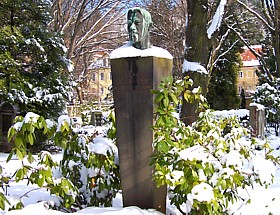 Sascha Schneider Grabmal Friedhof Dresden Loschwitz.jpg